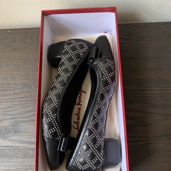 Salvatore Ferragamo VARA  Studded QS Low heel Pump shoes - Picture 6 of 11